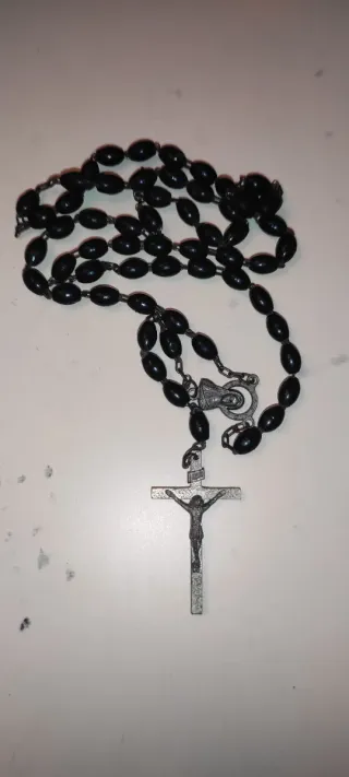 Due Rosario Vintage Collezione: uno con perle argentate e uno con perle nere