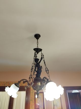 Lámpara de techo decorativa con figura