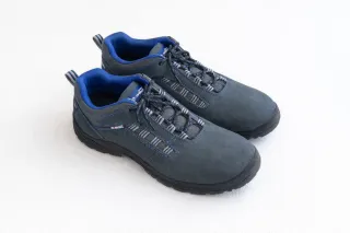 Zapatillas cómodas y resistentes nuevas