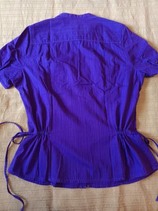 Camisa roxa com cordão