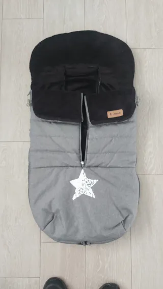 Saco de cochecito gris con estrella