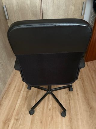 Silla de oficina negra