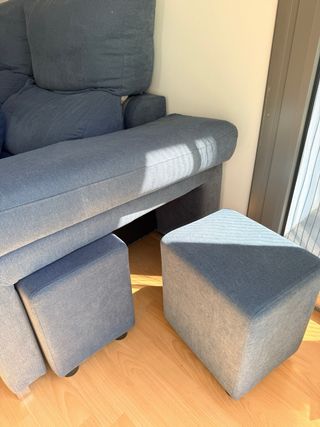 Sofá modular azul con chaiselongue