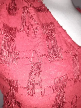 Vestido rojo con flecos