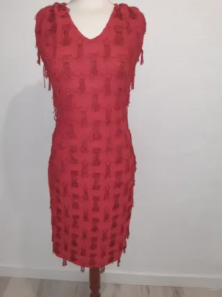 Vestido rojo con flecos