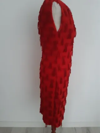 Vestido rojo con flecos