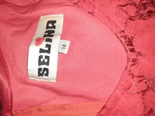 Vestido rojo con flecos
