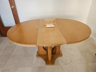 Mesa de comedor redonda de madera