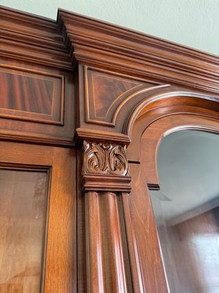 Vitrina de madera maciza