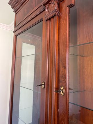 Vitrina de madera maciza