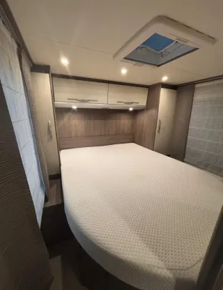 Autocaravana Burstner 7.5 metros con CAMA ISLA