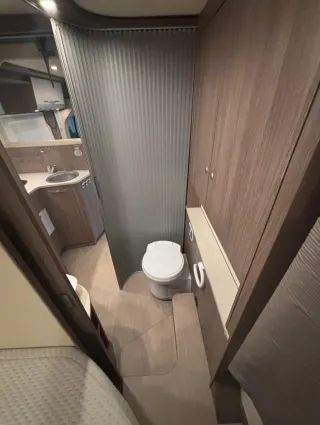 Autocaravana Burstner 7.5 metros con CAMA ISLA