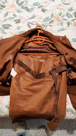 Conjunto cazadora y falda piel auténtica