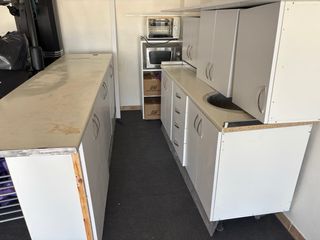 Muebles de cocina blancos de madera