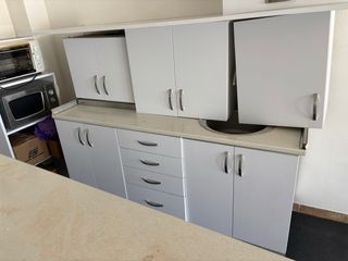 Muebles de cocina blancos de madera