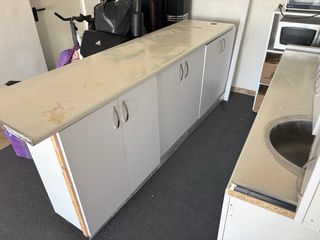 Muebles de cocina blancos de madera