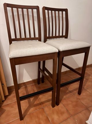 2 Bancos altos, madera con asiento color crema
