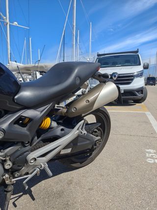 Ducati Monster Negra