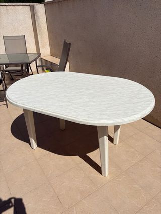 Mesa de jardín ovalada