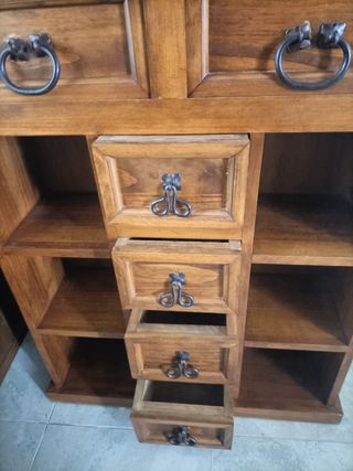 Mueble de entrada de madera con espejo