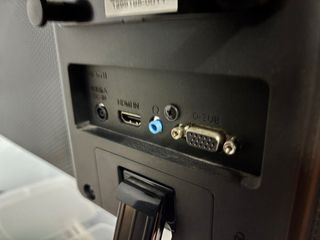 Pantalla LG Negra y Plateada