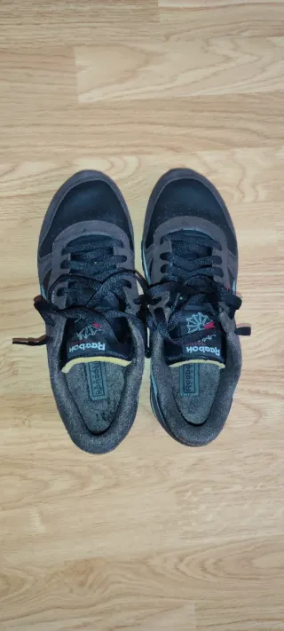 Zapatillas Reebok Clásicas Marrones y Negras