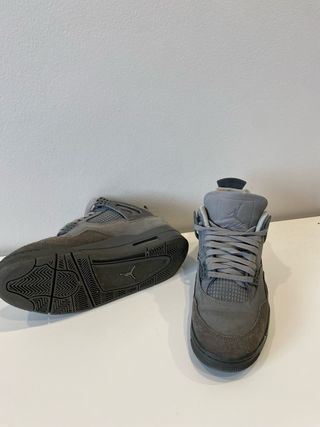 Zapatillas Jordan 4 Grises y Negras