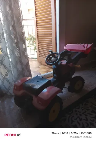 Tractor de pedales para niños
