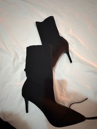 Botines negros de tacón