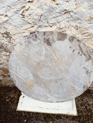 Tablero de mármol veteado redondo