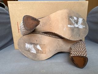 Sandalias HOWSTY tacón beige multicolor