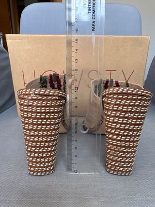 Sandalias HOWSTY tacón beige multicolor