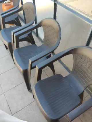 4 Sillas de Jardín  + protector plástico
