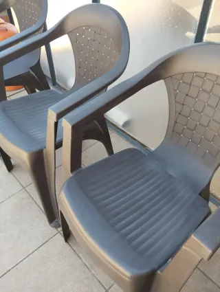 4 Sillas de Jardín  + protector plástico