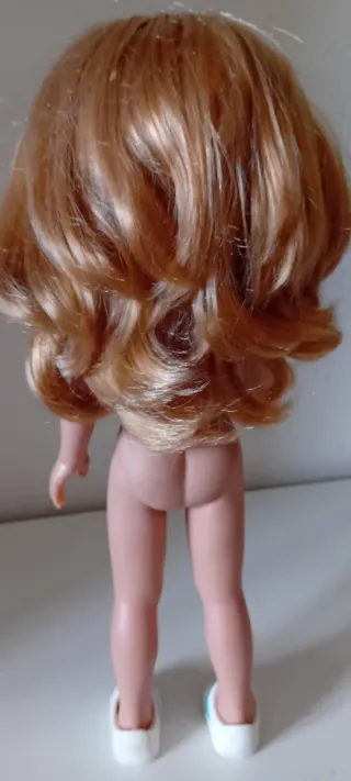 Muñeca Miyo con falda vaquera y camiseta