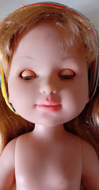 Muñeca Miyo con falda vaquera y camiseta