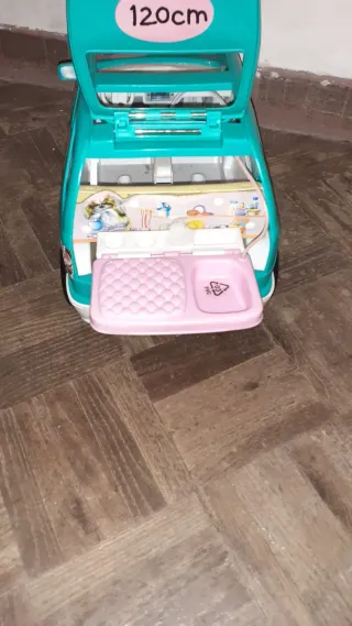 Coche Barbie 2001 (faltan asientos delanteros)