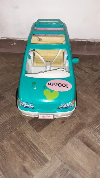 Coche Barbie 2001 (faltan asientos delanteros)