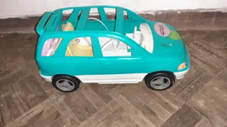Coche Barbie 2001 (faltan asientos delanteros)