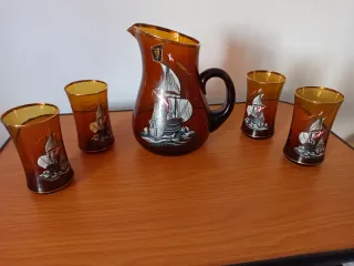 Jarra y 4 vasos de cristal ámbar