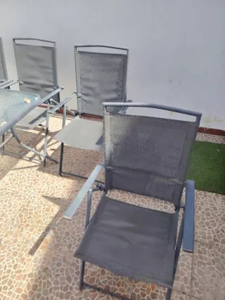 Mesa cristal exterior y 4 sillas plegables