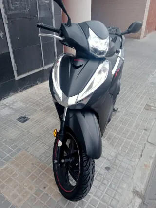 Honda SH 4000 euros - Siempre en parking