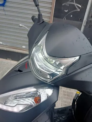 Honda SH 4000 euros - Siempre en parking