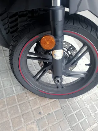 Honda SH 4000 euros - Siempre en parking