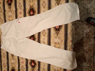 Pantalones cargo blancos