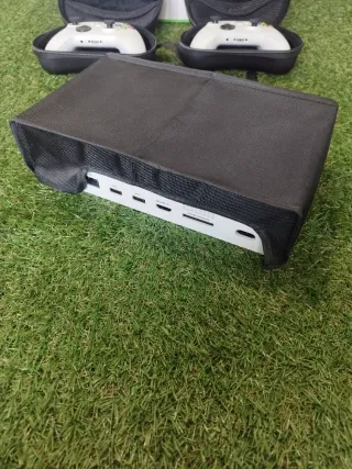 Xbox Series S + 2 mandos y accesorios