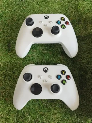 Xbox Series S + 2 mandos y accesorios