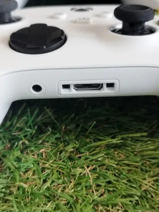 Xbox Series S + 2 mandos y accesorios