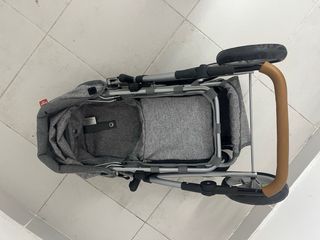 Cochecito y silla de muñecas gris