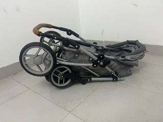 Cochecito y silla de muñecas gris